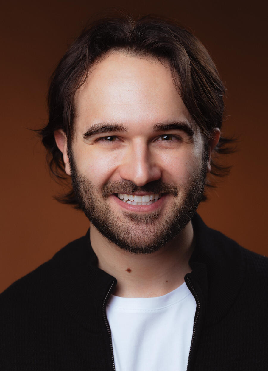 Kitu Turcas – Dramatic Headshot