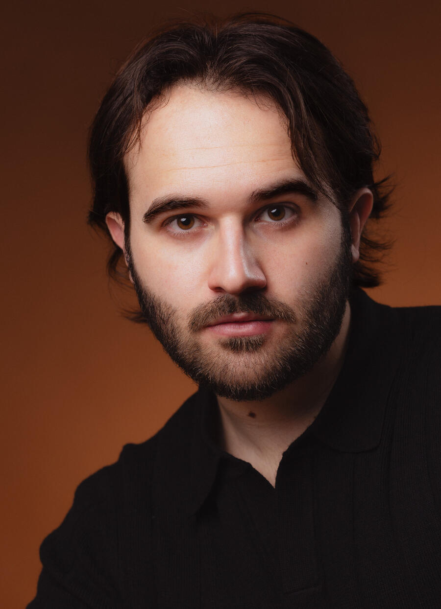 Kitu Turcas – Commercial Headshot